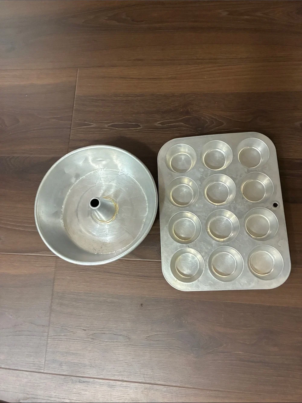 Aluminum Bundt Pan and 12-Cup Muffin Tin Set - Silver